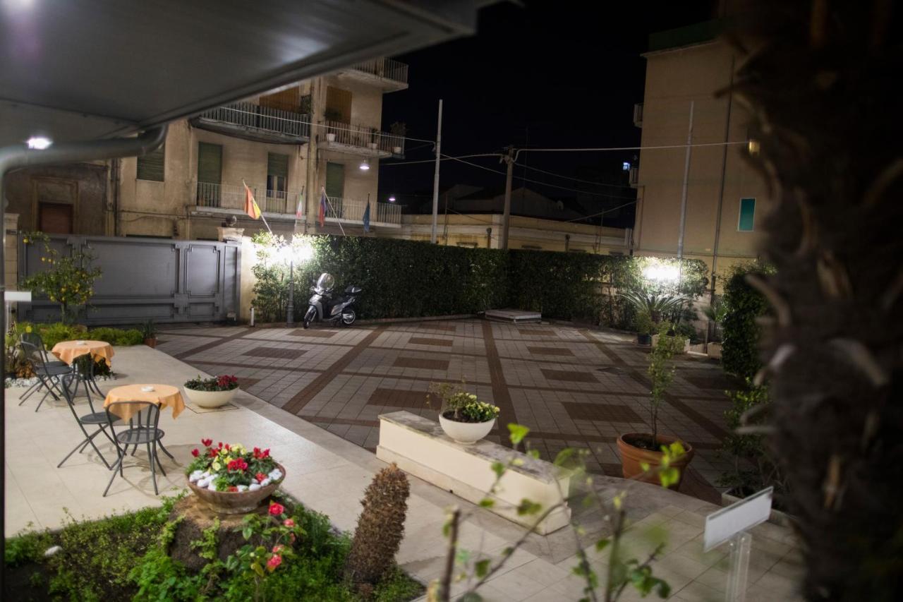 Hotel Villa Cibele カターニア エクステリア 写真